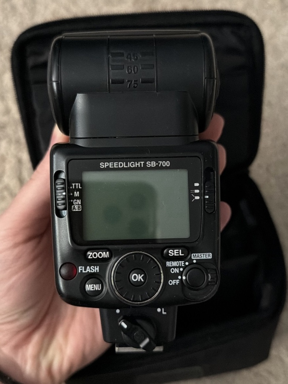 Nikon SB-700 Speedlight Flash - Picture 7 of 13